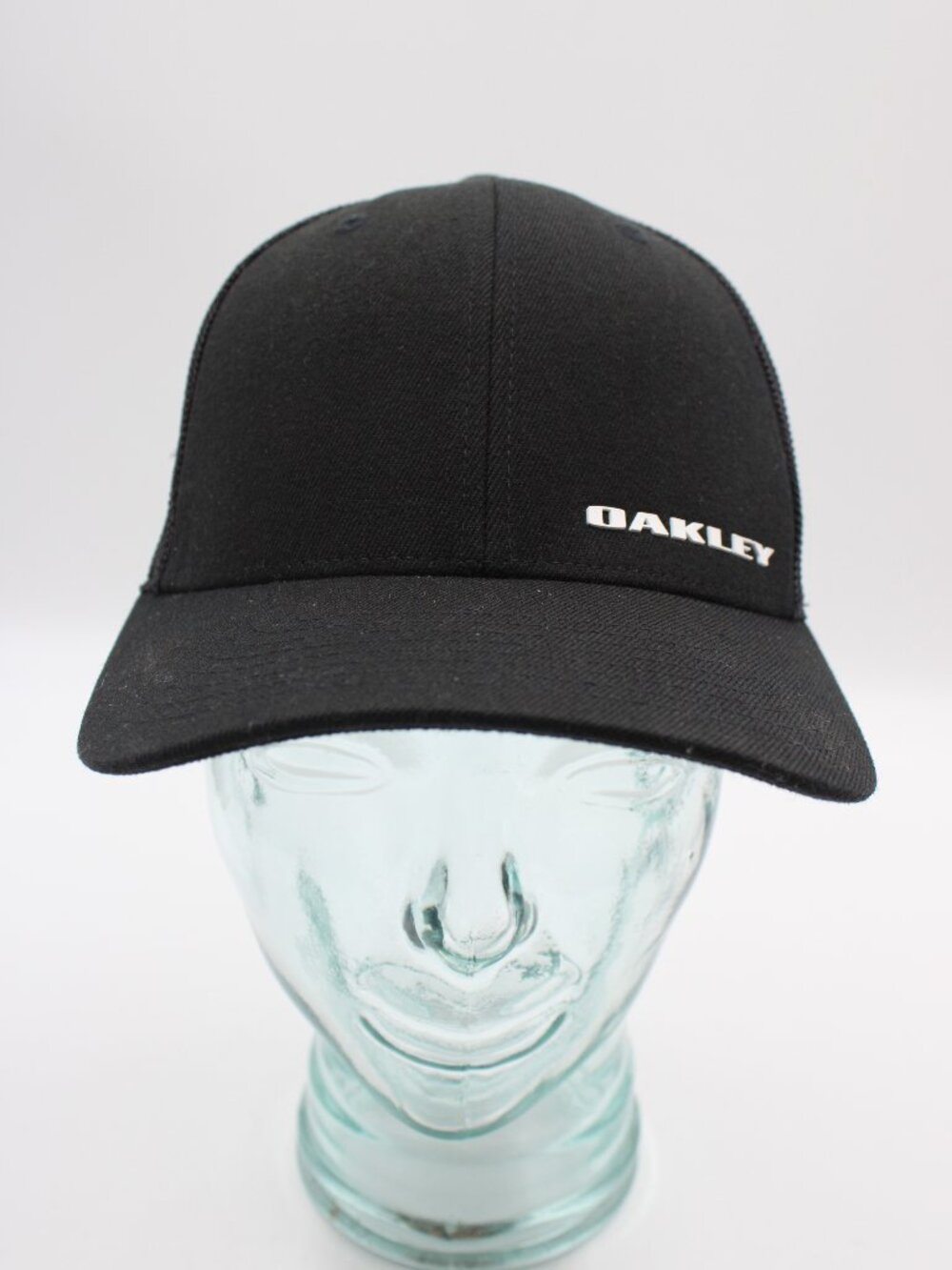 Oakley FlexFit Black Hat Mesh Back Cap Size S/M 6 Panel Stretch